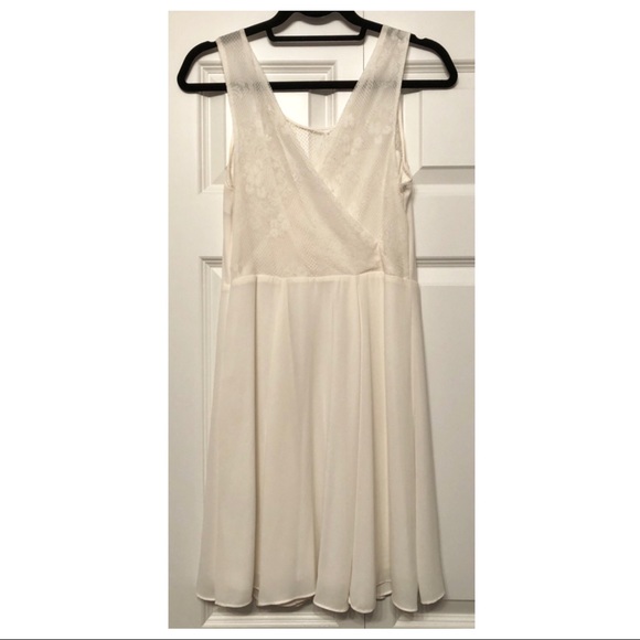 Winter White Sweetheart Dress - Picture 2 of 8